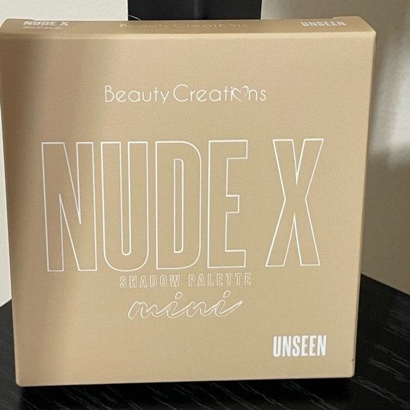 Multicolor Eyeshadow Palette Compact - Picture 2 of 2